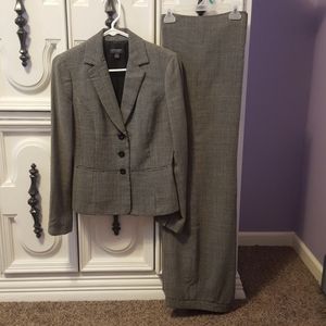 Classifies Entier woman's suit